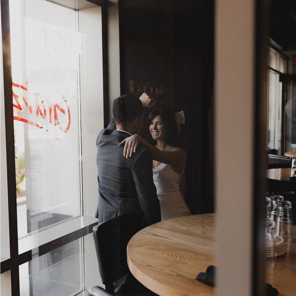 White wedding dress - Picture 7 of 8